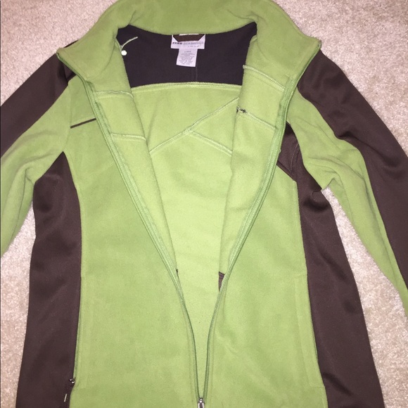 CLOSET CLEAR OUT SALE!!  Fleece jacket - Picture 3 of 4